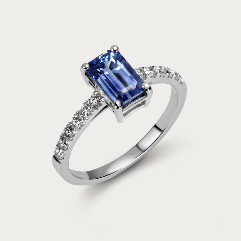 Sapphire ring with diamonds