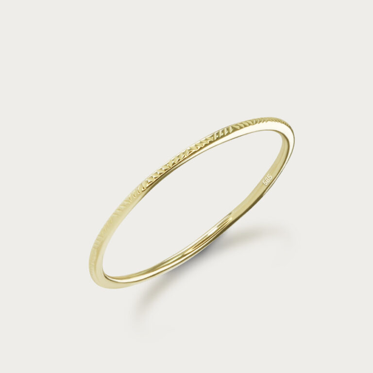 Patterned gold ring